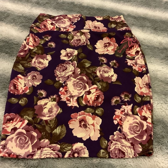 Pencil skirt- new - Picture 1 of 3